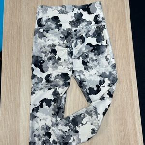 Sport crop leggings small